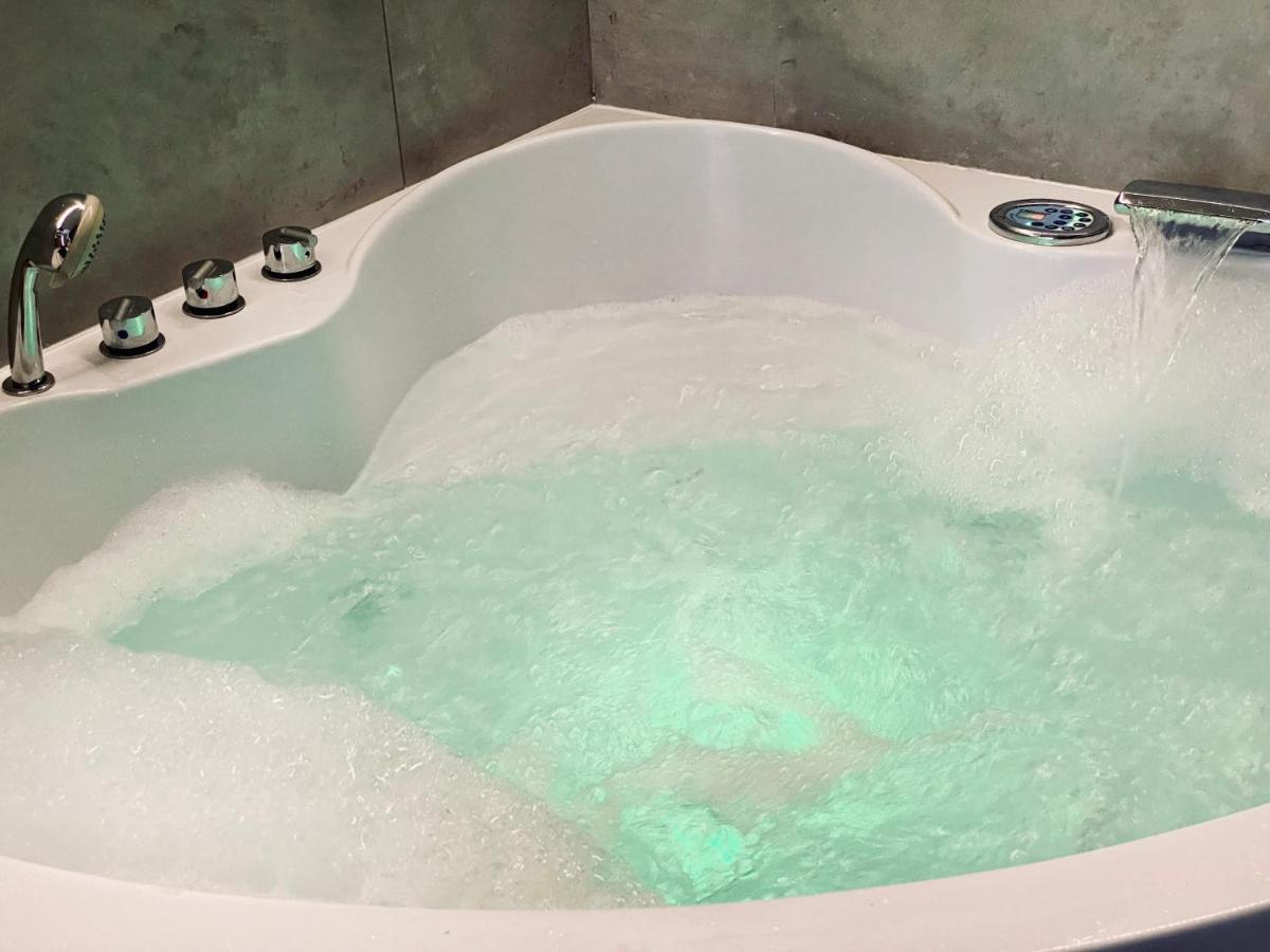 Apartment Premium Jacuzzi For Couples, Old Town クラクフ エクステリア 写真