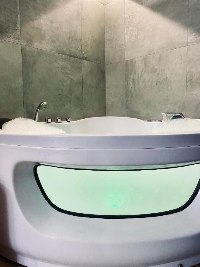 Apartment Premium Jacuzzi For Couples, Old Town クラクフ エクステリア 写真
