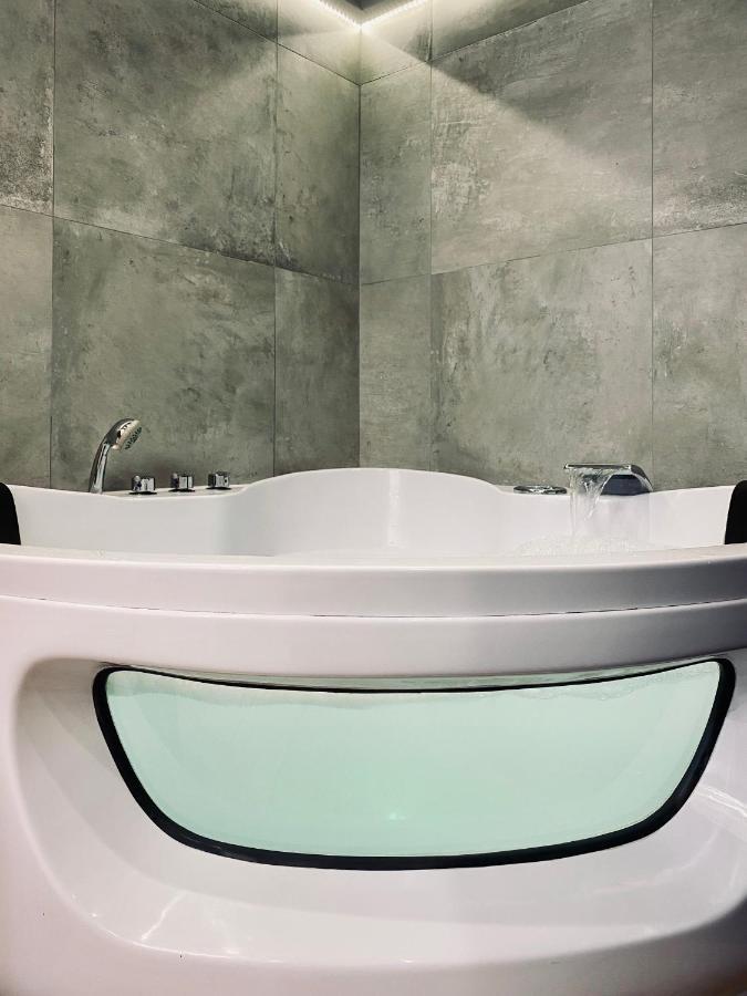 Apartment Premium Jacuzzi For Couples, Old Town クラクフ エクステリア 写真