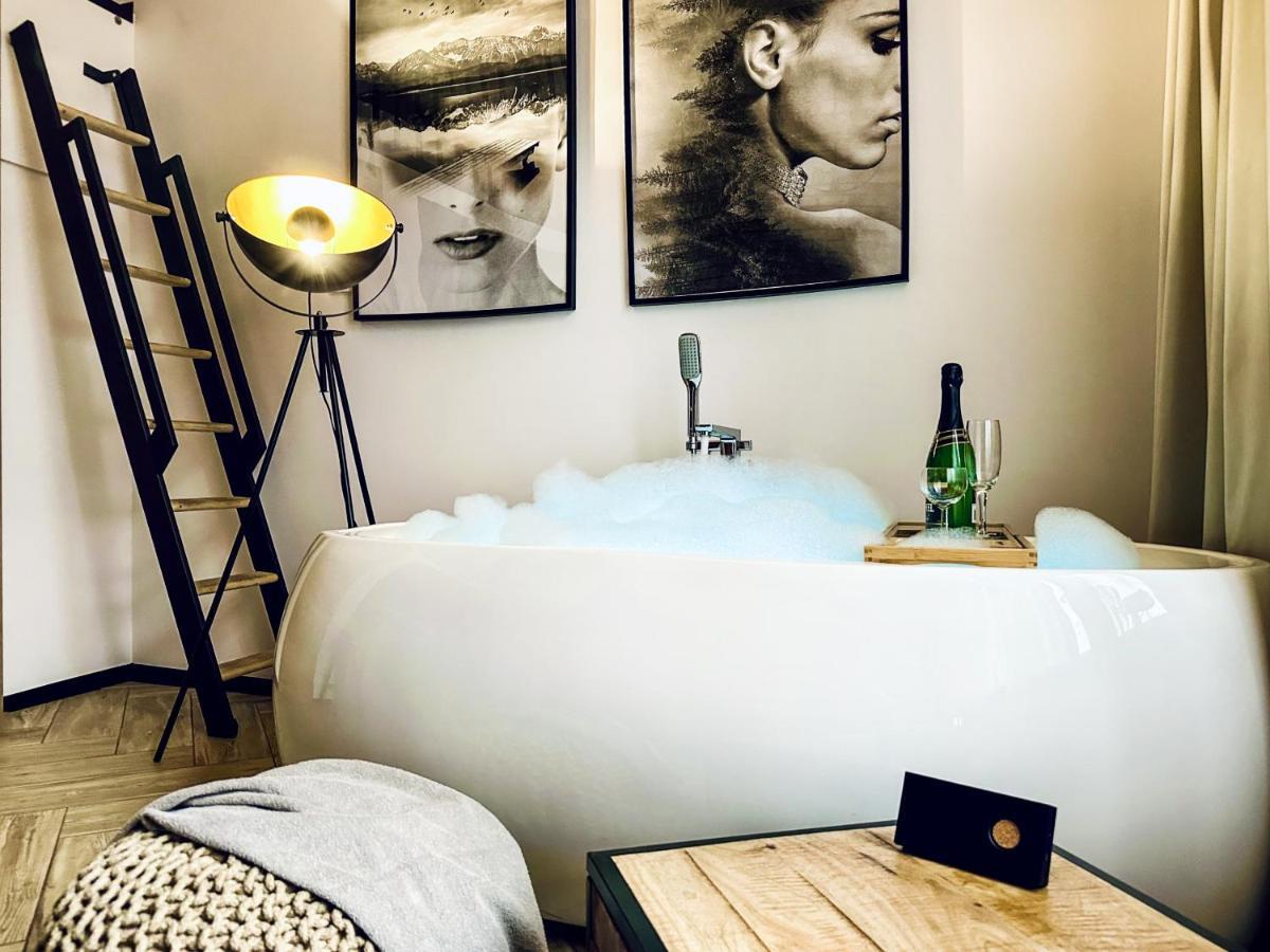 Apartment Premium Jacuzzi For Couples, Old Town クラクフ エクステリア 写真