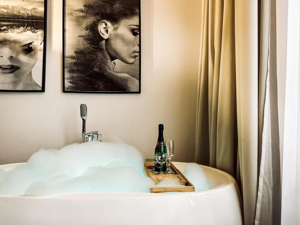 Apartment Premium Jacuzzi For Couples, Old Town クラクフ エクステリア 写真
