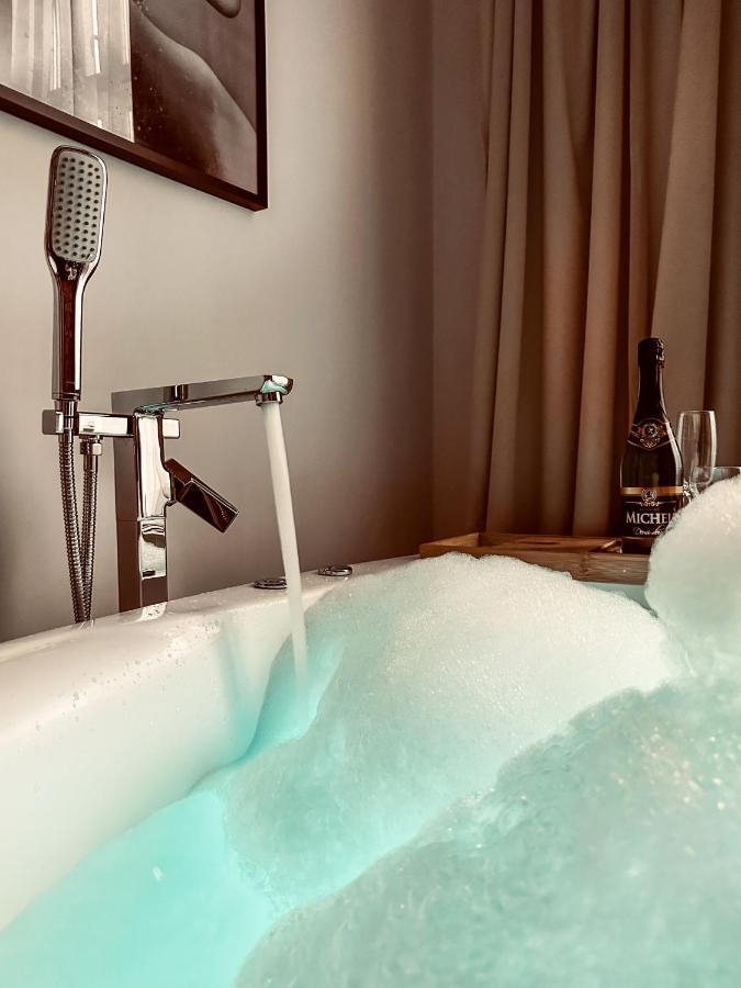 Apartment Premium Jacuzzi For Couples, Old Town クラクフ エクステリア 写真