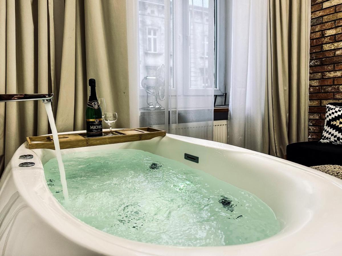 Apartment Premium Jacuzzi For Couples, Old Town クラクフ エクステリア 写真
